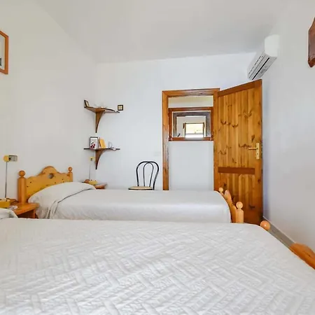 Roncato Sleeps 4 Air Con Wifi